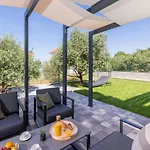 Ocrux Apartment *
